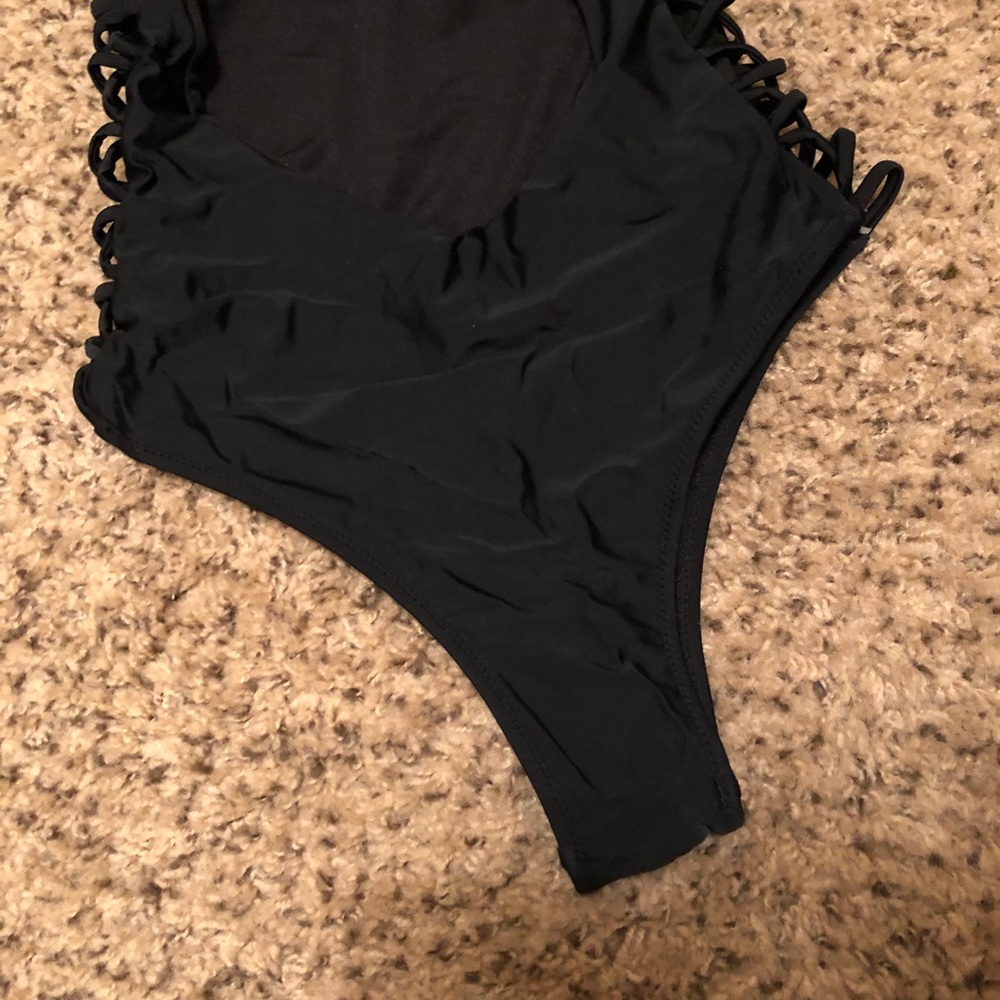 One Piece Swimsuit Black Strappy Cheeky - Picture 8 of 8